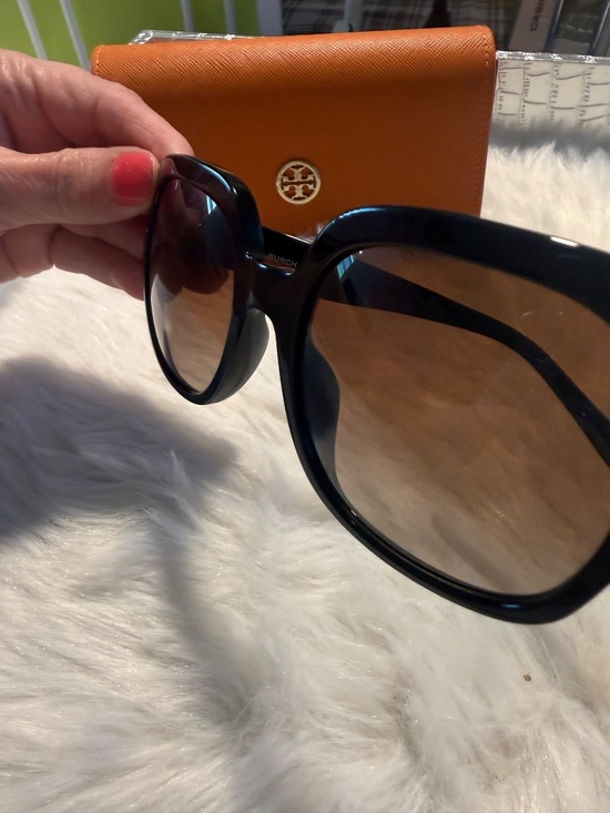 Tory Burch Black Framed Sunglasses main image 9